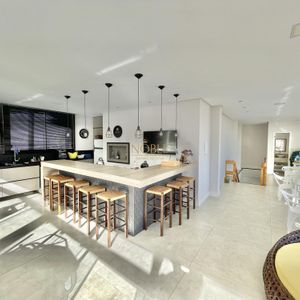 Cobertura com 280m², 4 dormitórios, 4 suítes, 2 vagas no Alvorada em Torres para Comprar