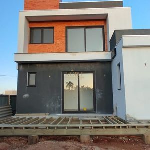 Casa de Condomínio com 204m², 3 dormitórios, 3 suítes, 2 vagas no Reserva das Águas em Torres para Comprar