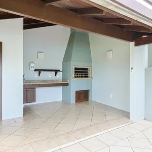 Casa, 4 dormitórios, 1 suíte, 2 vagas no bairro Itapeva Norte em Torres para Comprar