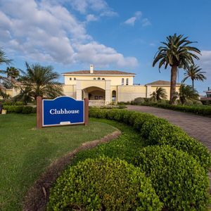 Casa de Condomínio com 591m², 5 dormitórios, 5 suítes, 2 vagas no Ocean Side em Torres para Comprar