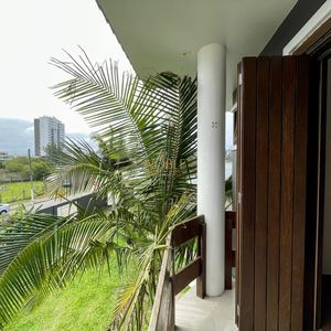 Casa com 180m², 4 dormitórios, 4 suítes, 2 vagas no bairro Praia da Cal em Torres para Comprar