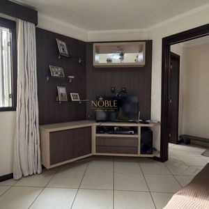 Casa com 252m², 5 dormitórios, 1 suíte, 2 vagas no bairro Centro em Torres para Comprar
