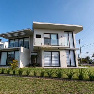 Casa de Condomínio com 591m², 5 dormitórios, 5 suítes, 2 vagas no Ocean Side em Torres para Comprar