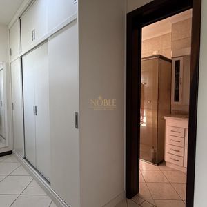Casa com 252m², 5 dormitórios, 1 suíte, 2 vagas no bairro Centro em Torres para Comprar