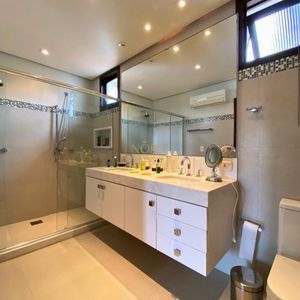 Casa com 518m², 5 dormitórios, 2 suítes, 2 vagas no bairro Praia Grande em Torres para Comprar