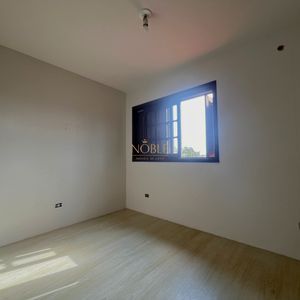 Casa, 6 dormitórios, 1 suíte, 4 vagas no bairro Stan em Torres para Comprar