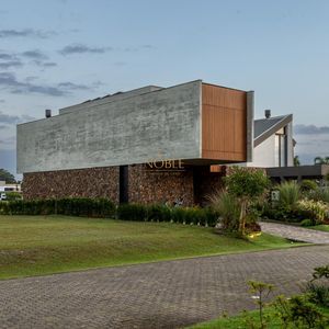 Casa de Condomínio com 244m², 4 dormitórios, 4 suítes, 2 vagas no Condomínio Ilhas Park em Torres para Comprar