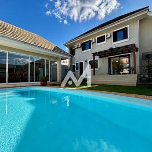 Casa com 248m² e 4 dormitórios no bairro Universitário em Lajeado para Comprar