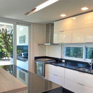 Casa de Condomínio com 338m², 4 dormitórios, 3 suítes, 2 vagas no Ocean Side em Torres para Comprar