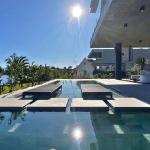 Casa de Condomínio com 476m², 5 dormitórios, 5 suítes, 2 vagas no Ocean Side em Torres para Comprar