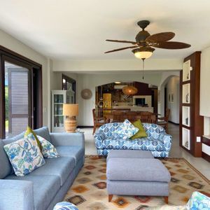 Casa com 518m², 5 dormitórios, 2 suítes, 2 vagas no bairro Praia Grande em Torres para Comprar