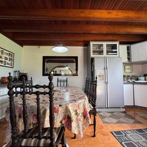 Casa com 220m², 4 dormitórios, 4 suítes, 2 vagas no bairro Igra Norte em Torres para Comprar