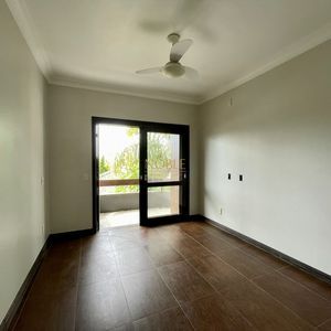 Casa com 180m², 4 dormitórios, 4 suítes, 2 vagas no bairro Praia da Cal em Torres para Comprar