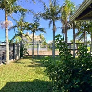 Casa com 156m², 3 dormitórios, 1 suíte, 4 vagas no bairro Praia Itapeva em Torres para Comprar