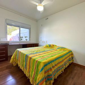 Sobrado com 350m², 4 dormitórios, 4 suítes, 2 vagas no bairro Centenário em Torres para Comprar