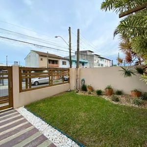 Casa com 272m², 4 dormitórios, 1 suíte, 3 vagas no bairro Igra Norte em Torres para Comprar