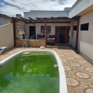 Casa, 3 dormitórios, 1 suíte, 2 vagas no bairro Praia Azul em Passo de Torres para Comprar