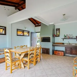 Casa, 4 dormitórios, 1 suíte, 2 vagas no bairro Itapeva Norte em Torres para Comprar