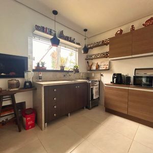 Casa com 170m², 2 dormitórios, 3 vagas no bairro Centenário em Torres para Comprar