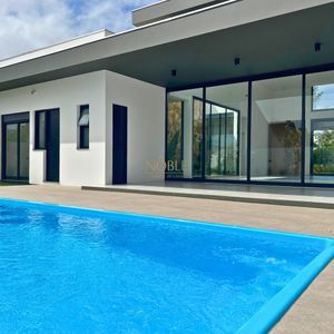 Casa com 288m², 4 dormitórios, 4 suítes, 4 vagas no bairro Bella Torres em Passo de Torres para Comprar