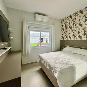 Casa com 670m², 5 dormitórios, 3 suítes, 3 vagas no bairro Bellatorres em Passo de Torres para Comprar