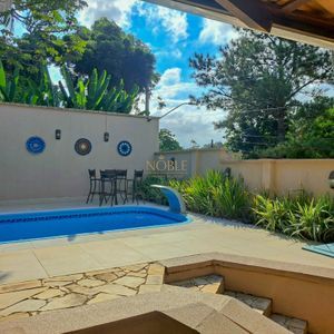 Sobrado com 330m², 3 dormitórios, 1 suíte, 5 vagas no bairro Centenário em Torres para Comprar