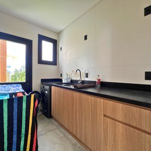 Casa de Condomínio com 350m², 3 dormitórios, 3 suítes, 2 vagas no Condomínio Ilhas Park em Torres para Comprar