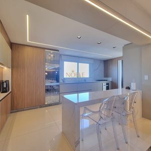 Apartamento com 249m², 4 dormitórios, 4 suítes, 4 vagas no Graziela em Torres para Comprar