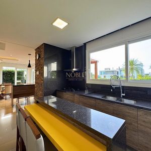 Casa de Condomínio com 187m², 3 dormitórios, 1 suíte, 4 vagas no Reserva das Águas em Torres para Comprar