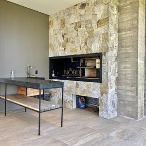 Casa de Condomínio com 290m², 4 dormitórios, 2 suítes, 2 vagas no Ocean Side em Torres para Comprar