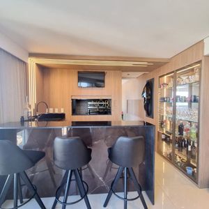 Apartamento com 249m², 4 dormitórios, 4 suítes, 4 vagas no Graziela em Torres para Comprar