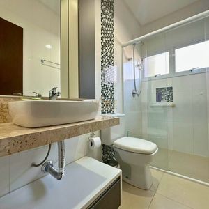 Sobrado com 350m², 4 dormitórios, 4 suítes, 2 vagas no bairro Centenário em Torres para Comprar