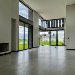 Casa de Condomínio com 250m², 4 dormitórios, 4 suítes, 2 vagas no Reserva das Águas em Torres para Comprar