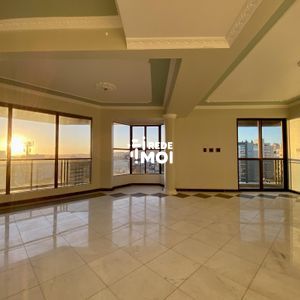 Sala com duas sacadas
