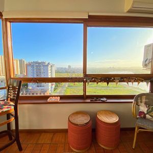 Apartamento com 102m², 2 dormitórios, 1 suíte, 1 vaga no La Tour em Torres para Comprar