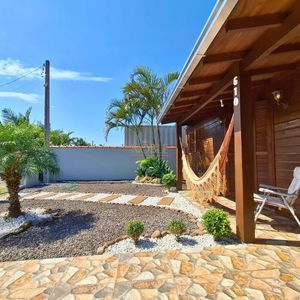 Casa com 102m², 2 dormitórios, 1 suíte, 2 vagas no bairro Igra Sul em Torres para Comprar