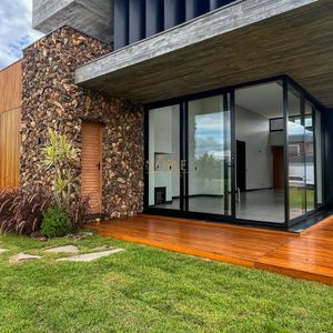 Casa de Condomínio com 250m², 4 dormitórios, 4 suítes, 2 vagas no Reserva das Águas em Torres para Comprar