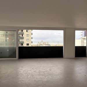 Apartamento com 186m², 3 dormitórios, 3 suítes, 2 vagas no Edifício L'ART em Torres para Comprar
