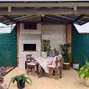Casa com 300m², 4 dormitórios, 1 suíte no bairro Getúlio Vargas em Torres para Comprar