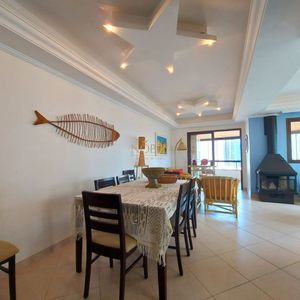 Apartamento com 131m², 3 dormitórios, 1 suíte, 2 vagas no Torre do Sol em Torres para Comprar