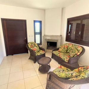 Casa com 240m², 4 dormitórios, 2 suítes, 2 vagas no bairro Praia Paraíso em Torres para Comprar