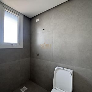 Apartamento com 90m², 2 dormitórios, 2 suítes, 2 vagas no Maui Residencial em Torres para Comprar