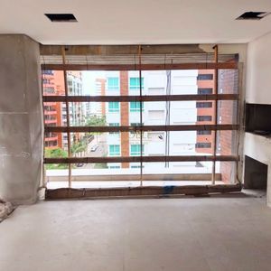 Apartamento com 111m², 3 dormitórios, 3 suítes, 2 vagas no Urban em Torres para Comprar