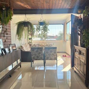 Casa, 3 dormitórios, 1 suíte, 2 vagas no bairro Igra Sul em Torres para Comprar