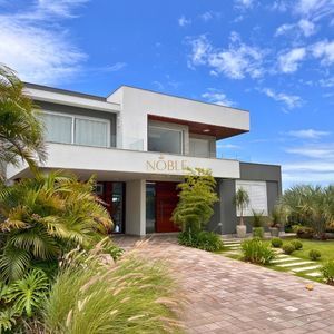 Casa de Condomínio com 348m², 4 dormitórios, 3 suítes, 2 vagas no Condomínio Ilhas Park em Torres para Comprar