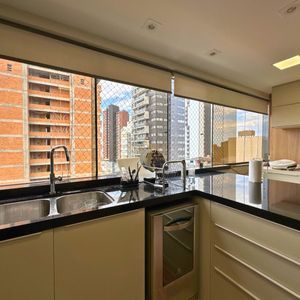 Apartamento com 161m², 4 dormitórios, 4 suítes, 2 vagas no Mare Blu em Torres para Comprar