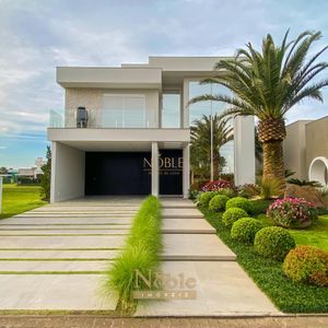 Casa de Condomínio com 432m², 4 dormitórios, 3 suítes, 2 vagas no Reserva das Águas em Torres para Comprar