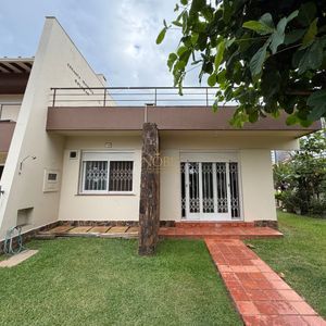 Sobrado com 105m², 3 dormitórios, 1 vaga no Solemar em Torres para Comprar