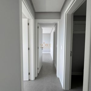 Apartamento com 90m², 2 dormitórios, 2 suítes, 2 vagas no Maui Residencial em Torres para Comprar