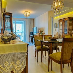 Apartamento com 84m², 2 dormitórios, 1 suíte, 2 vagas no Dom Raphael em Torres para Comprar